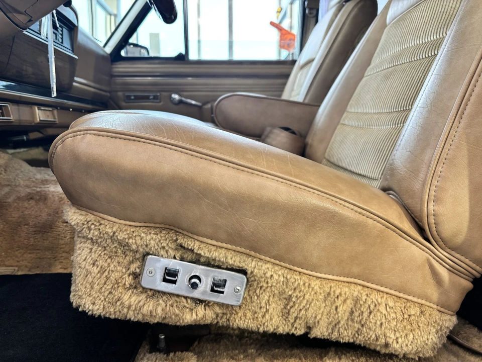 1988 Jeep SJ Grand Wagoneer - Image 29 of 31