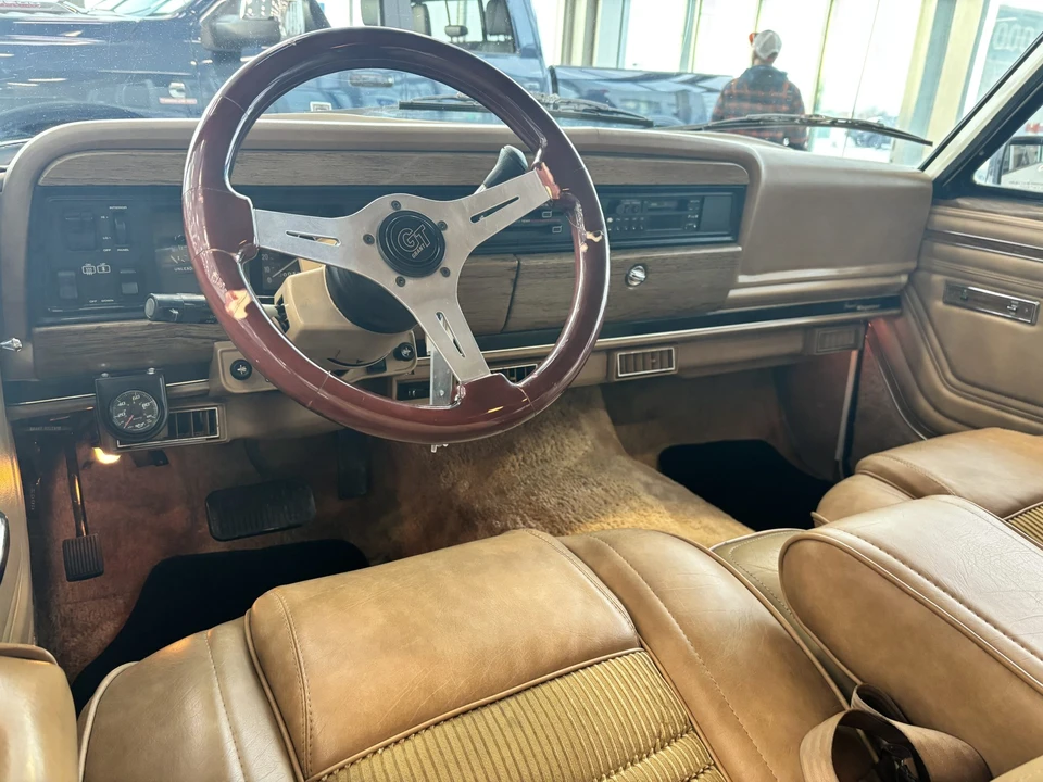 1988 Jeep SJ Grand Wagoneer - Image 24 of 31