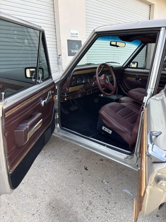 1988 Jeep SJ Grand Wagoneer - Image 24 of 31