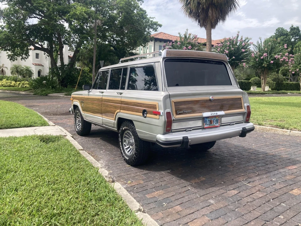 1988 Jeep SJ Grand Wagoneer - Image 6 of 31