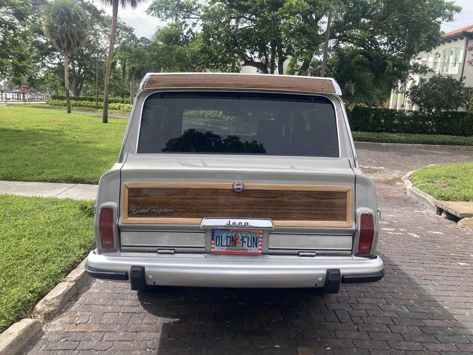 1988 Jeep SJ Grand Wagoneer - Image 7 of 31