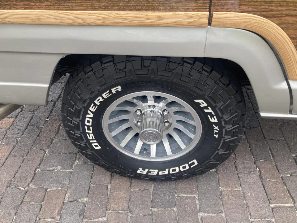 1988 Jeep SJ Grand Wagoneer - Image 22 of 31