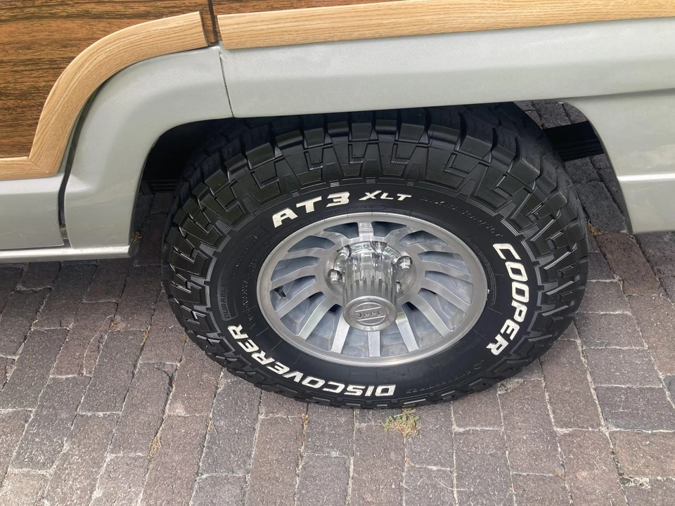 1988 Jeep SJ Grand Wagoneer - Image 21 of 31