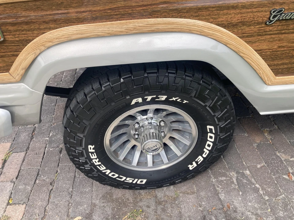 1988 Jeep SJ Grand Wagoneer - Image 20 of 31