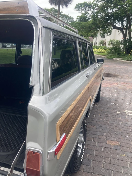 1988 Jeep SJ Grand Wagoneer - Image 18 of 31
