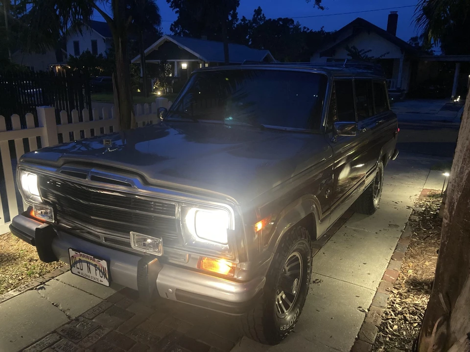 1988 Jeep SJ Grand Wagoneer - Image 10 of 31