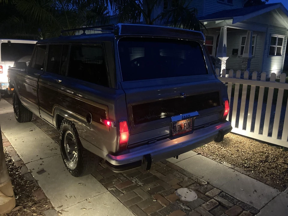 1988 Jeep SJ Grand Wagoneer - Image 11 of 31