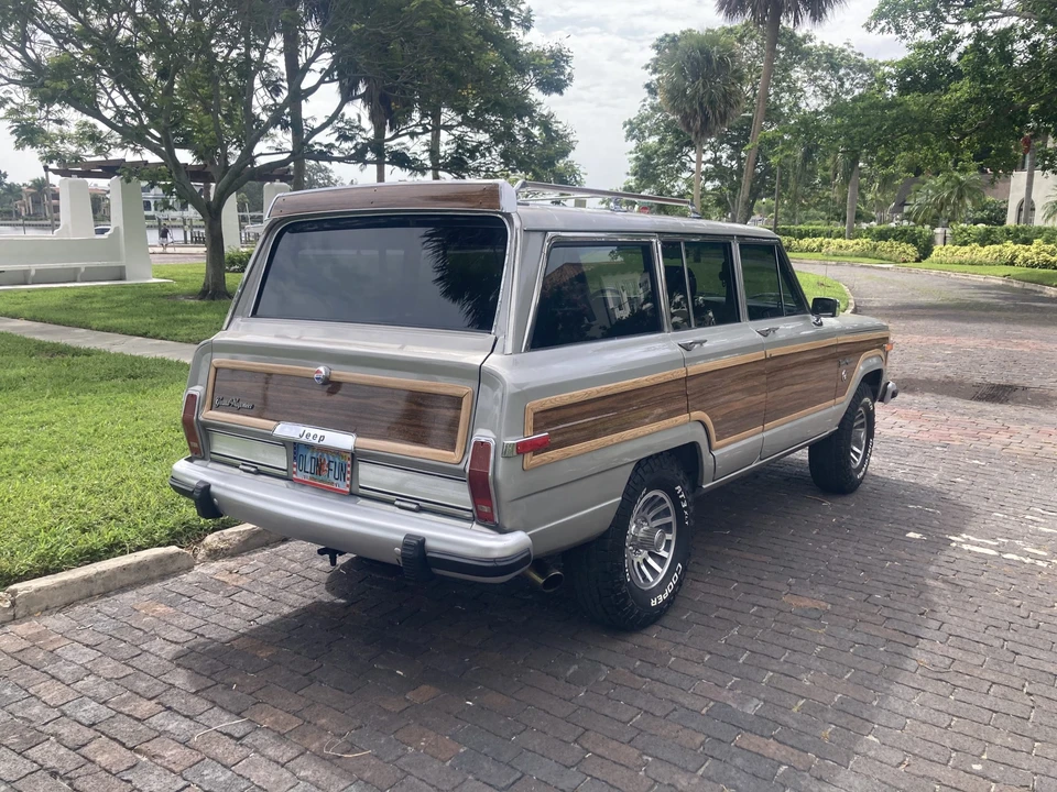 1988 Jeep SJ Grand Wagoneer - Image 8 of 31