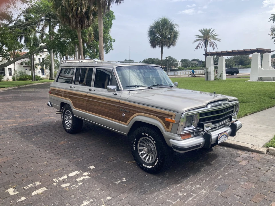 1988 Jeep SJ Grand Wagoneer - Image 2 of 31