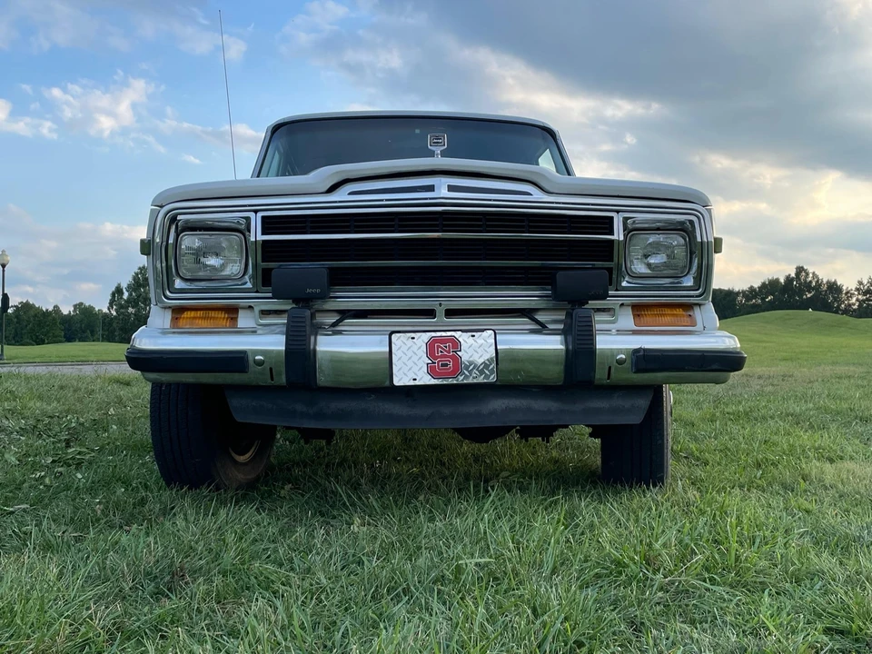 1988 Jeep SJ Grand Wagoneer - Image 9 of 31