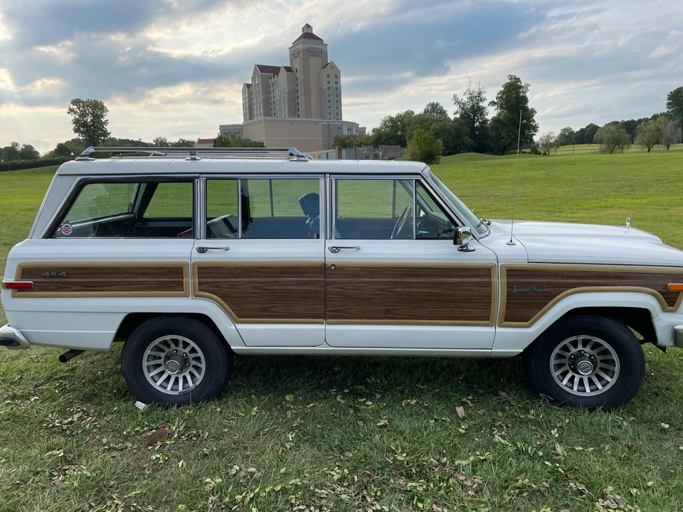 1988 Jeep SJ Grand Wagoneer - Image 17 of 31