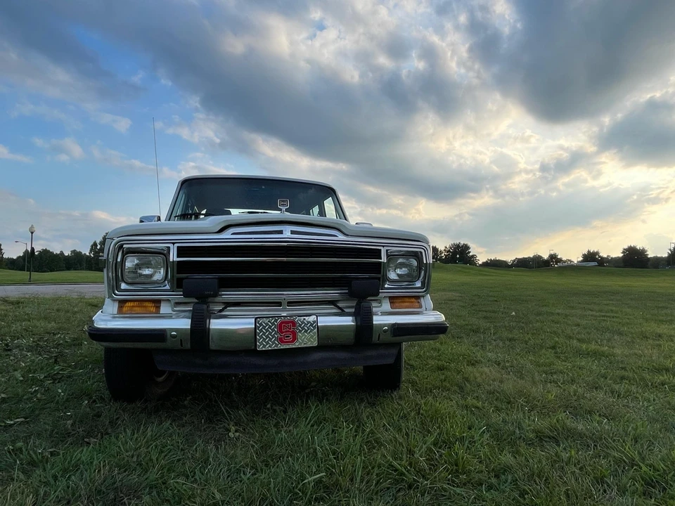 1988 Jeep SJ Grand Wagoneer - Image 6 of 31