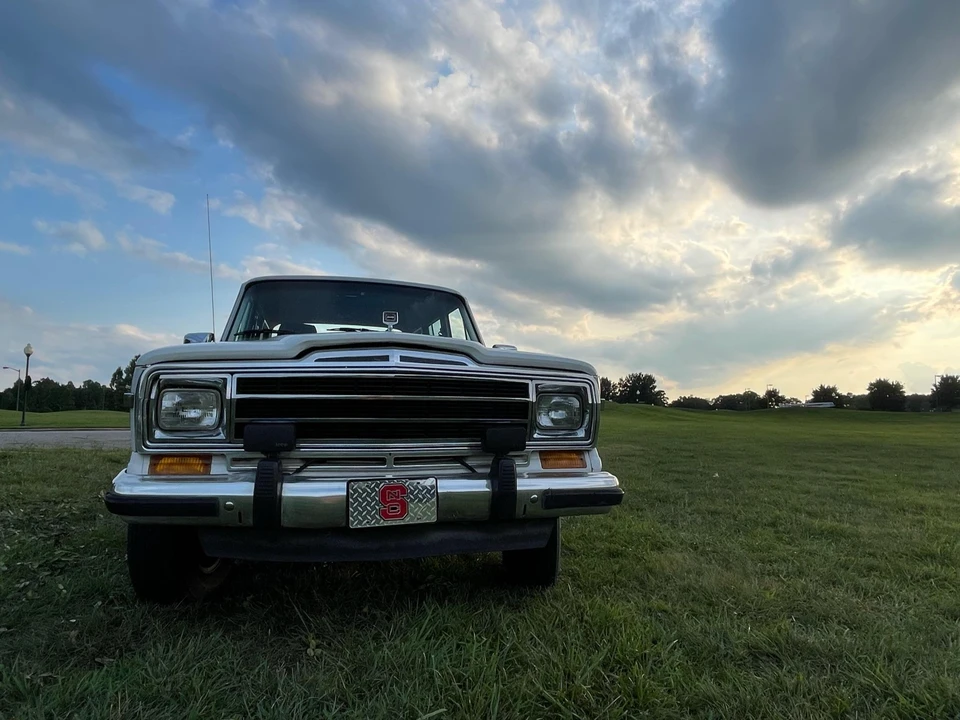 1988 Jeep SJ Grand Wagoneer - Image 5 of 31