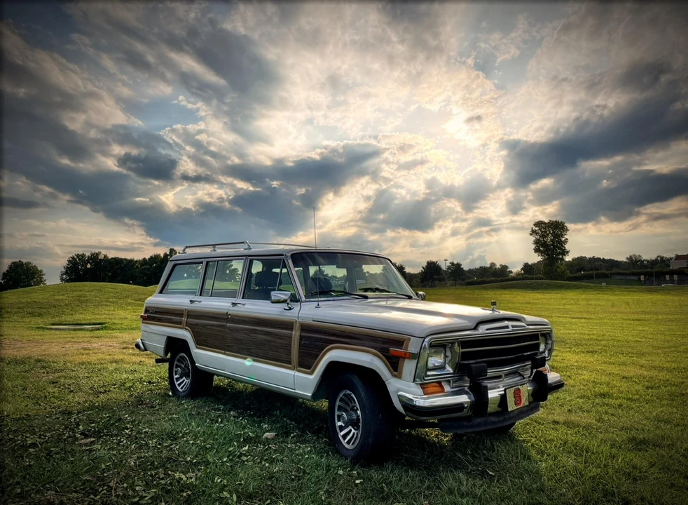 1988 Jeep SJ Grand Wagoneer - Image 13 of 31