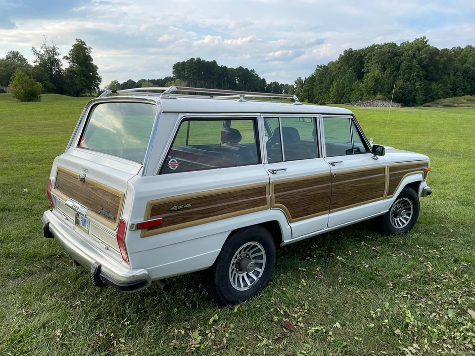1988 Jeep SJ Grand Wagoneer - Image 19 of 31