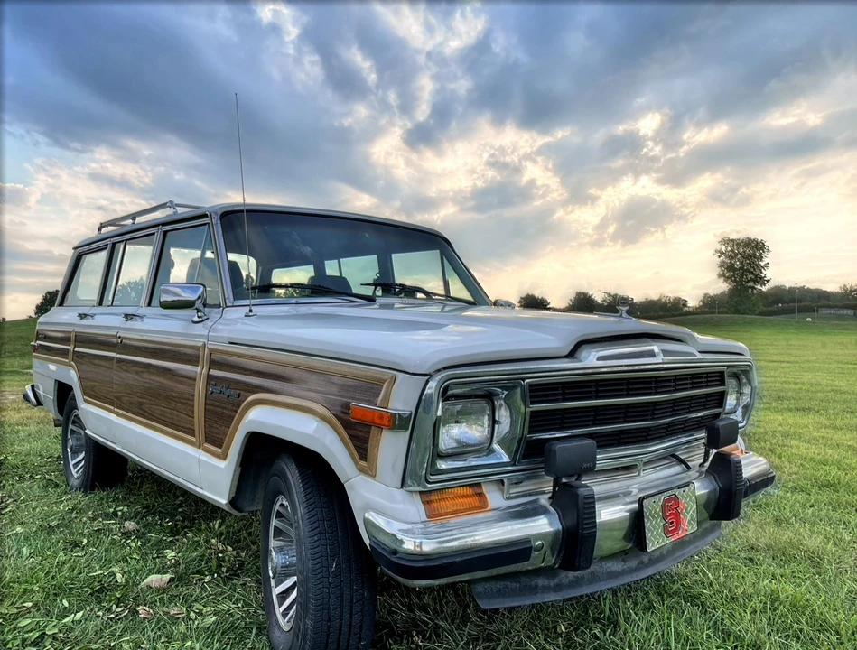 1988 Jeep SJ Grand Wagoneer - Image 11 of 31