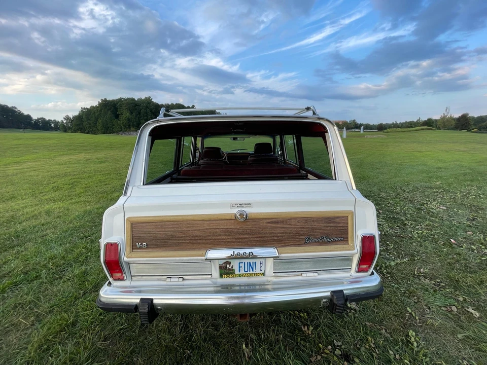 1988 Jeep SJ Grand Wagoneer - Image 23 of 31