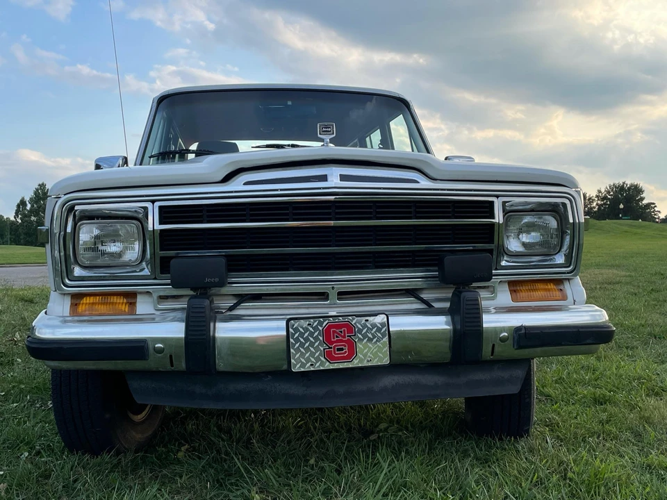 1988 Jeep SJ Grand Wagoneer - Image 7 of 31