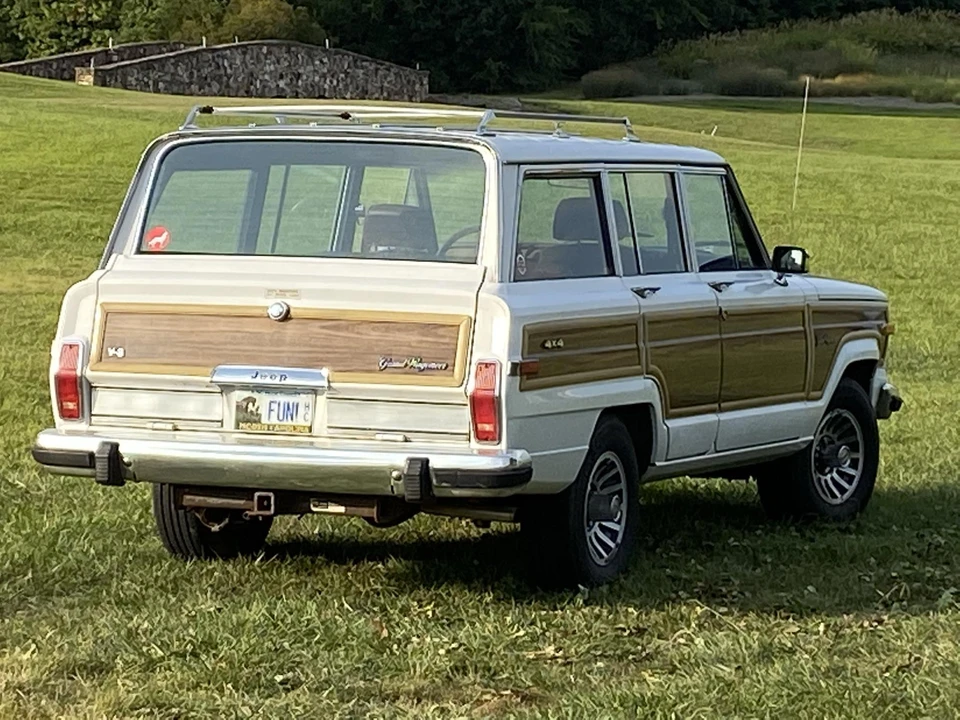 1988 Jeep SJ Grand Wagoneer - Image 21 of 31