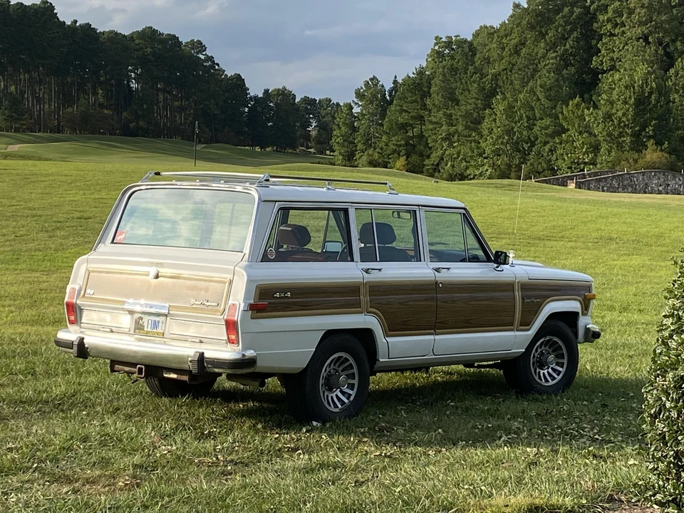 1988 Jeep SJ Grand Wagoneer - Image 20 of 31