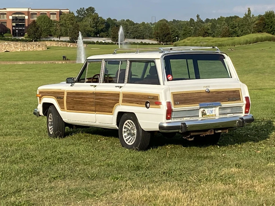 1988 Jeep SJ Grand Wagoneer - Image 25 of 31