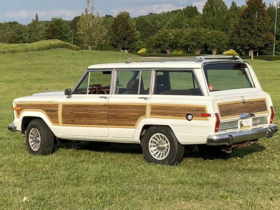 1988 Jeep SJ Grand Wagoneer - Image 27 of 31