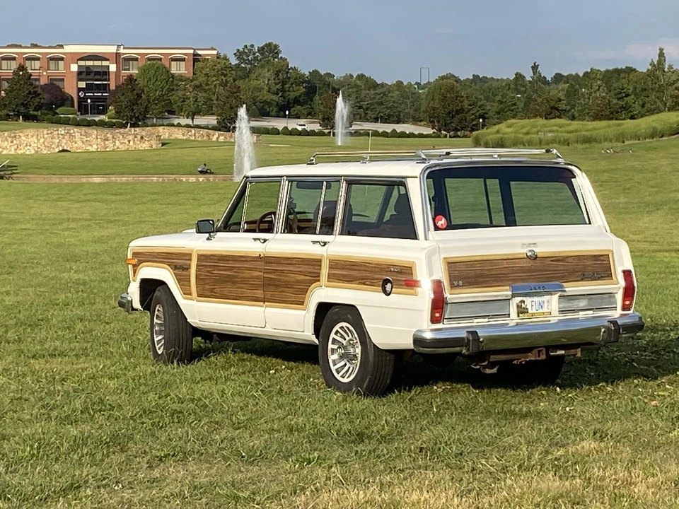 1988 Jeep SJ Grand Wagoneer - Image 26 of 31