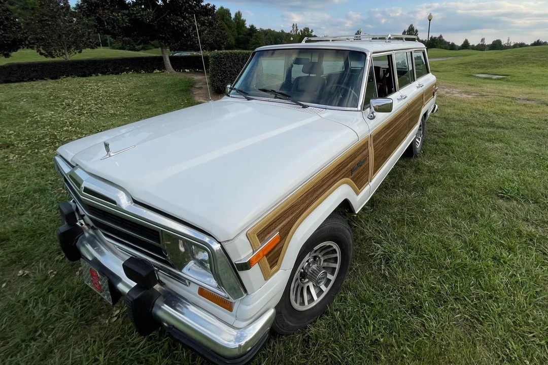 1988 Jeep SJ Grand Wagoneer - Image 2 of 31