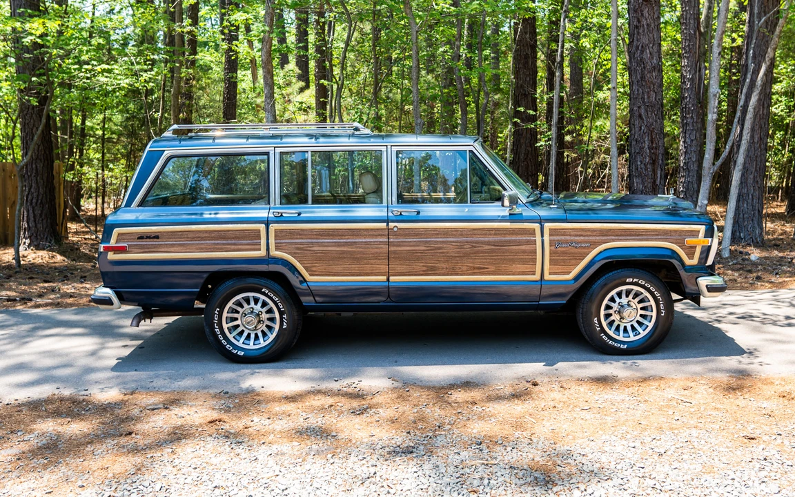 1988 Jeep SJ Grand Wagoneer - Image 15 of 31