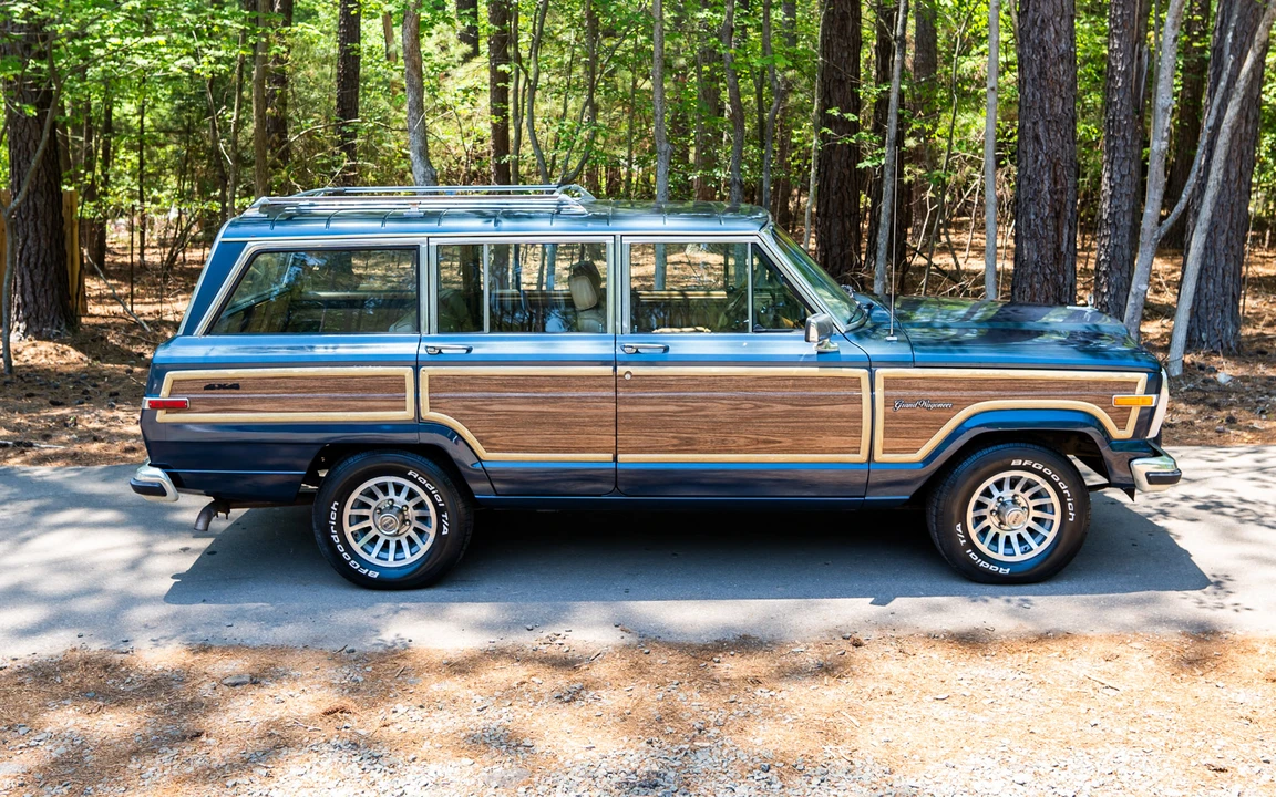 1988 Jeep SJ Grand Wagoneer - Image 16 of 31