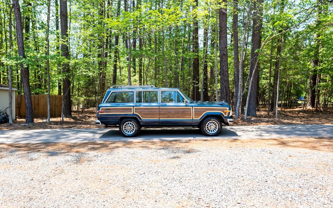 1988 Jeep SJ Grand Wagoneer - Image 17 of 31