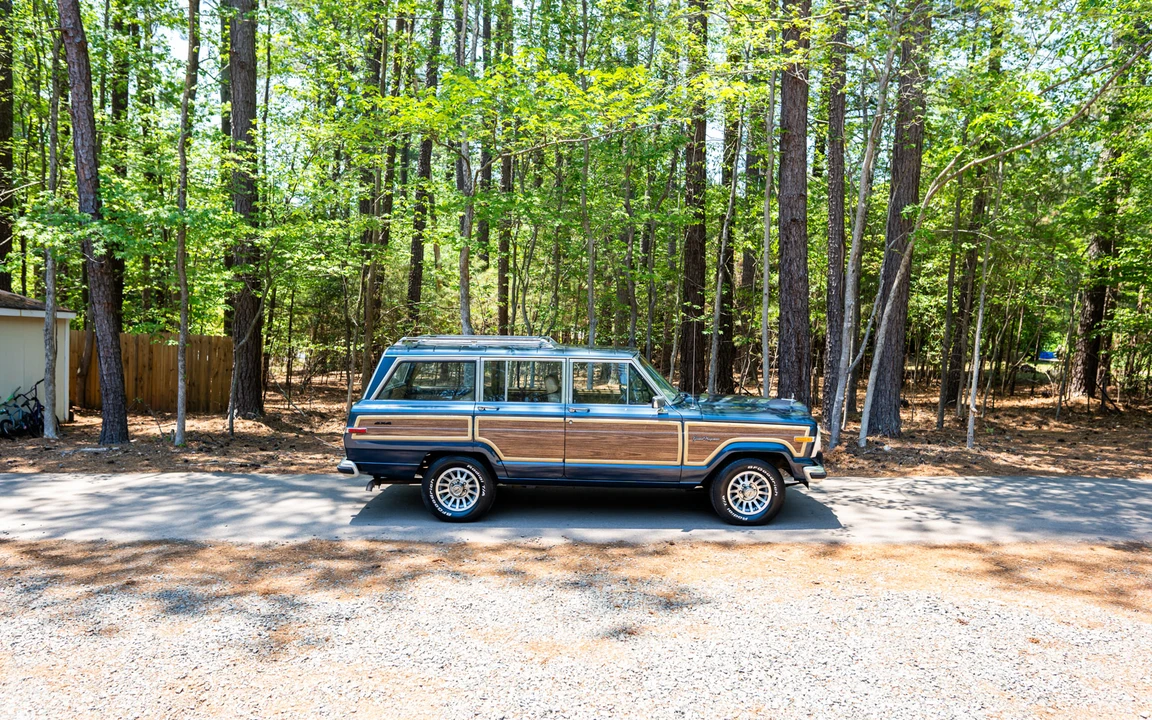 1988 Jeep SJ Grand Wagoneer - Image 18 of 31