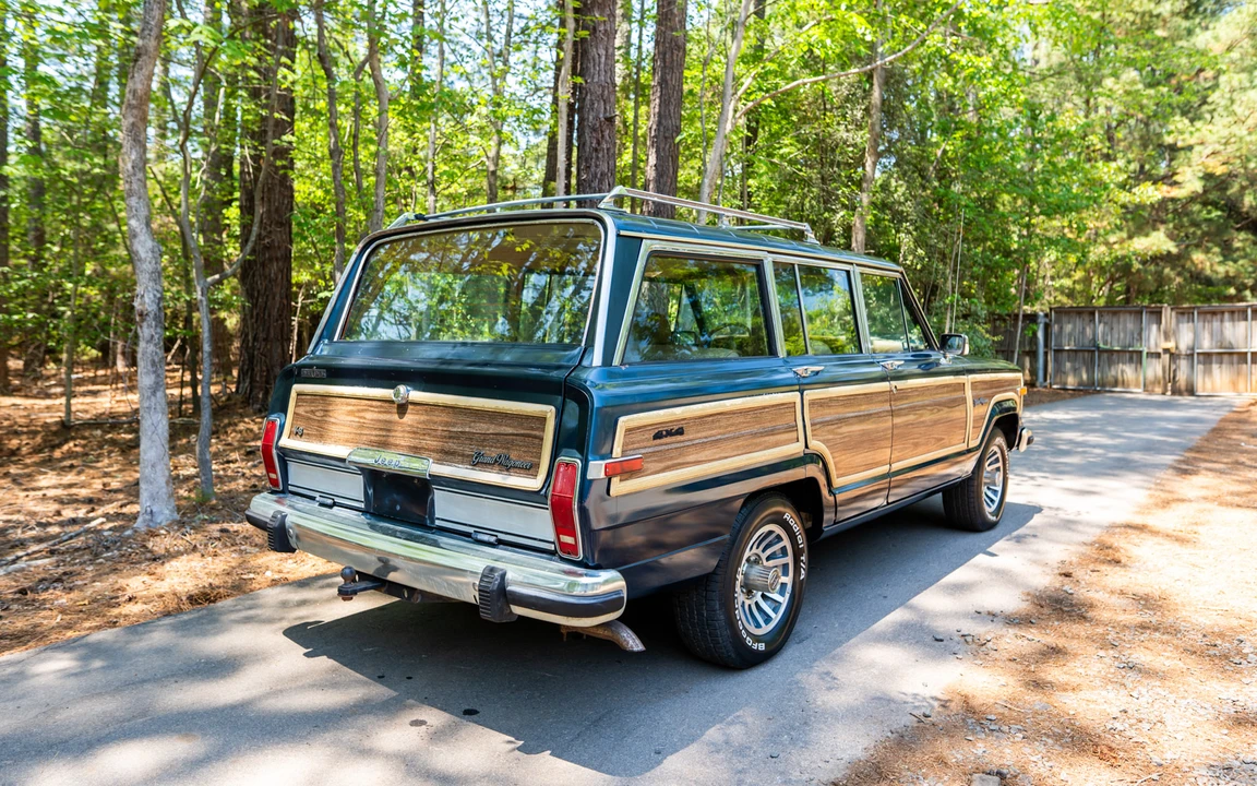 1988 Jeep SJ Grand Wagoneer - Image 19 of 31