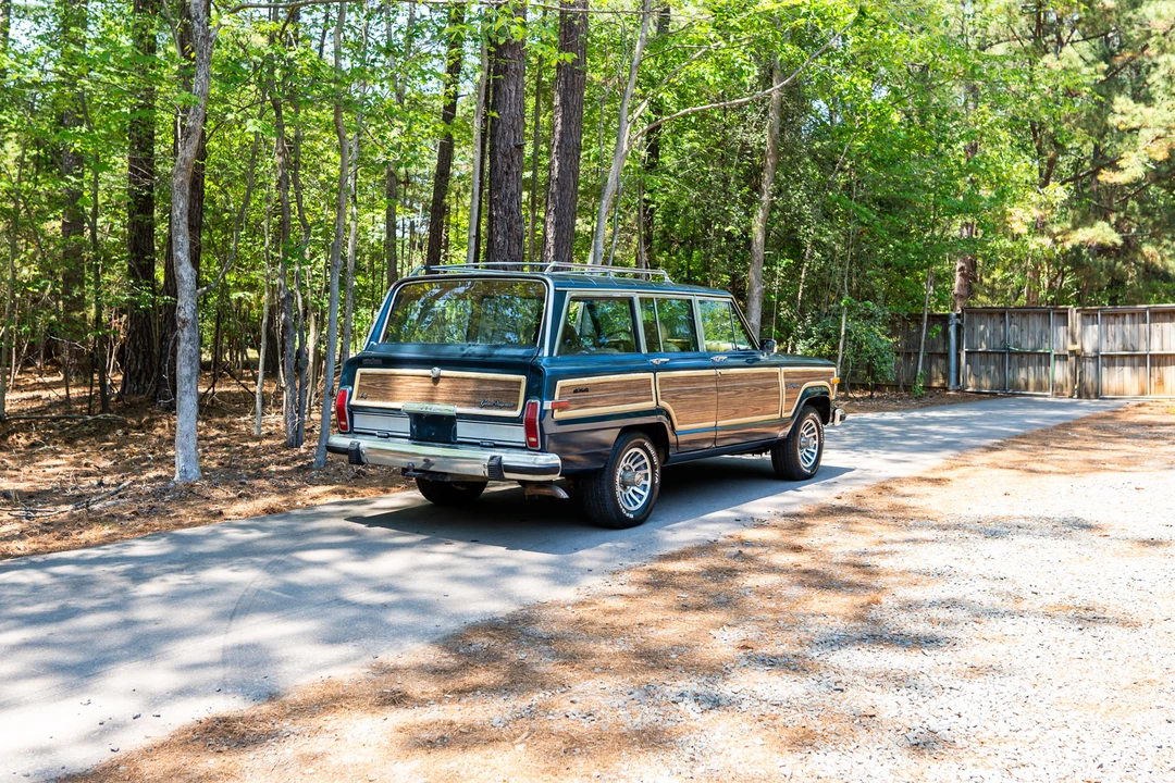 1988 Jeep SJ Grand Wagoneer - Image 21 of 31