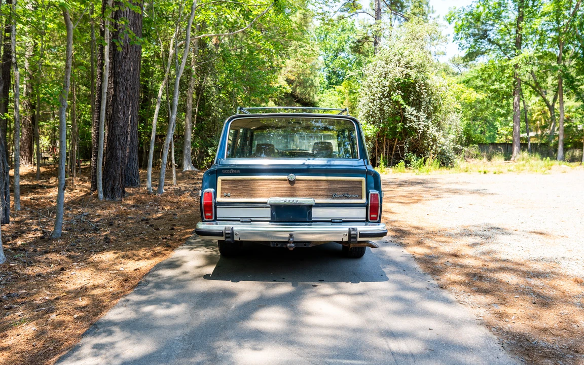 1988 Jeep SJ Grand Wagoneer - Image 23 of 31
