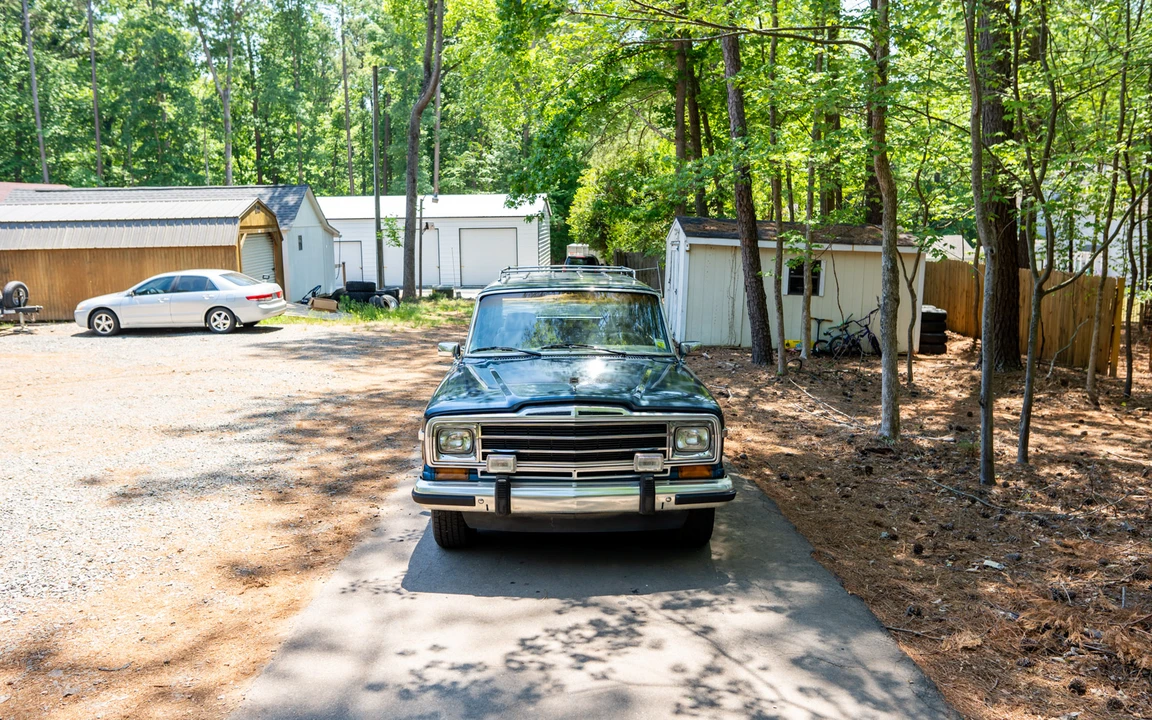 1988 Jeep SJ Grand Wagoneer - Image 9 of 31