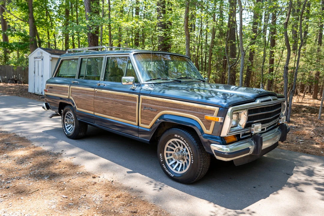 1988 Jeep SJ Grand Wagoneer - Image 11 of 31