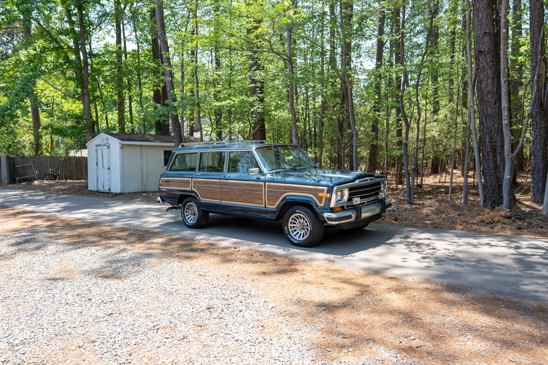 1988 Jeep SJ Grand Wagoneer - Image 13 of 31