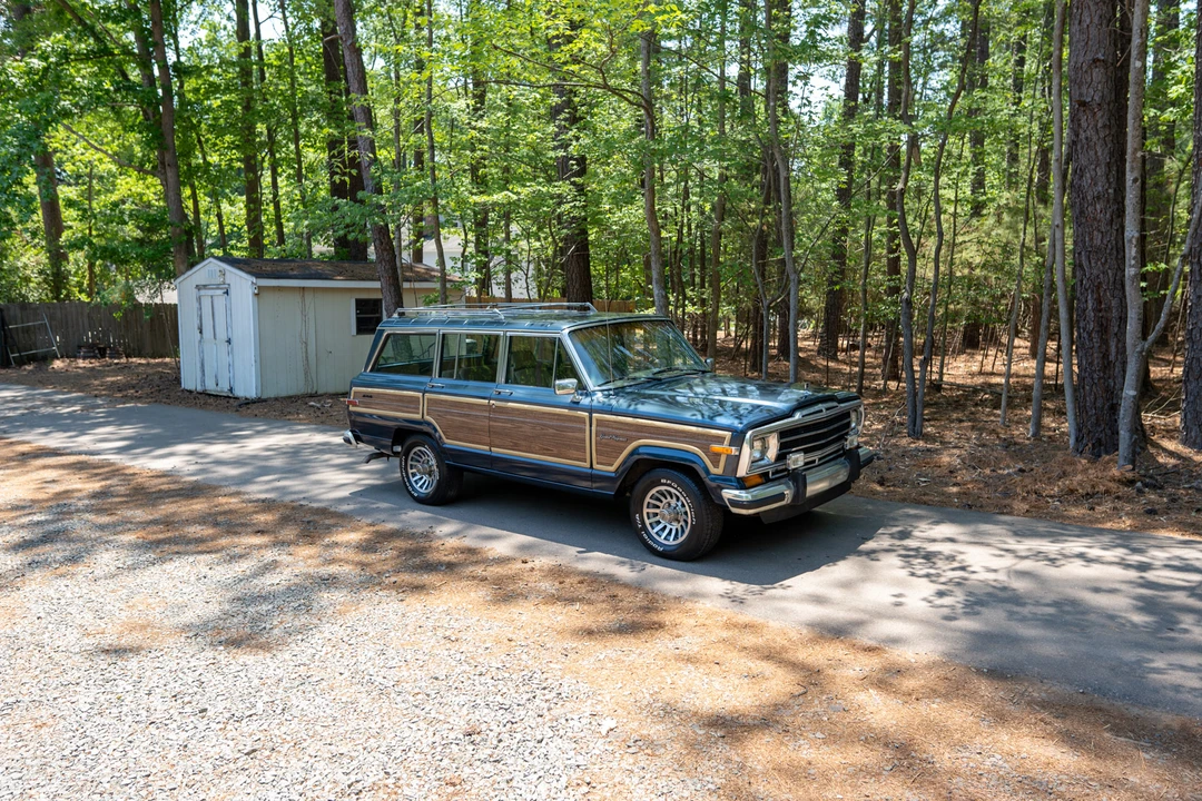 1988 Jeep SJ Grand Wagoneer - Image 14 of 31