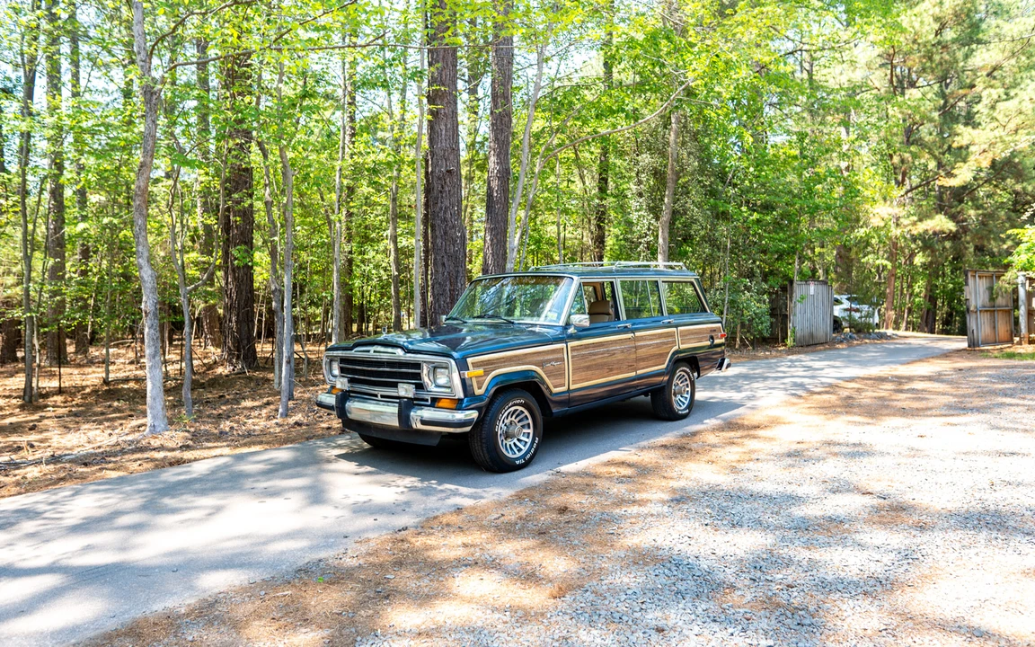 1988 Jeep SJ Grand Wagoneer - Image 4 of 31