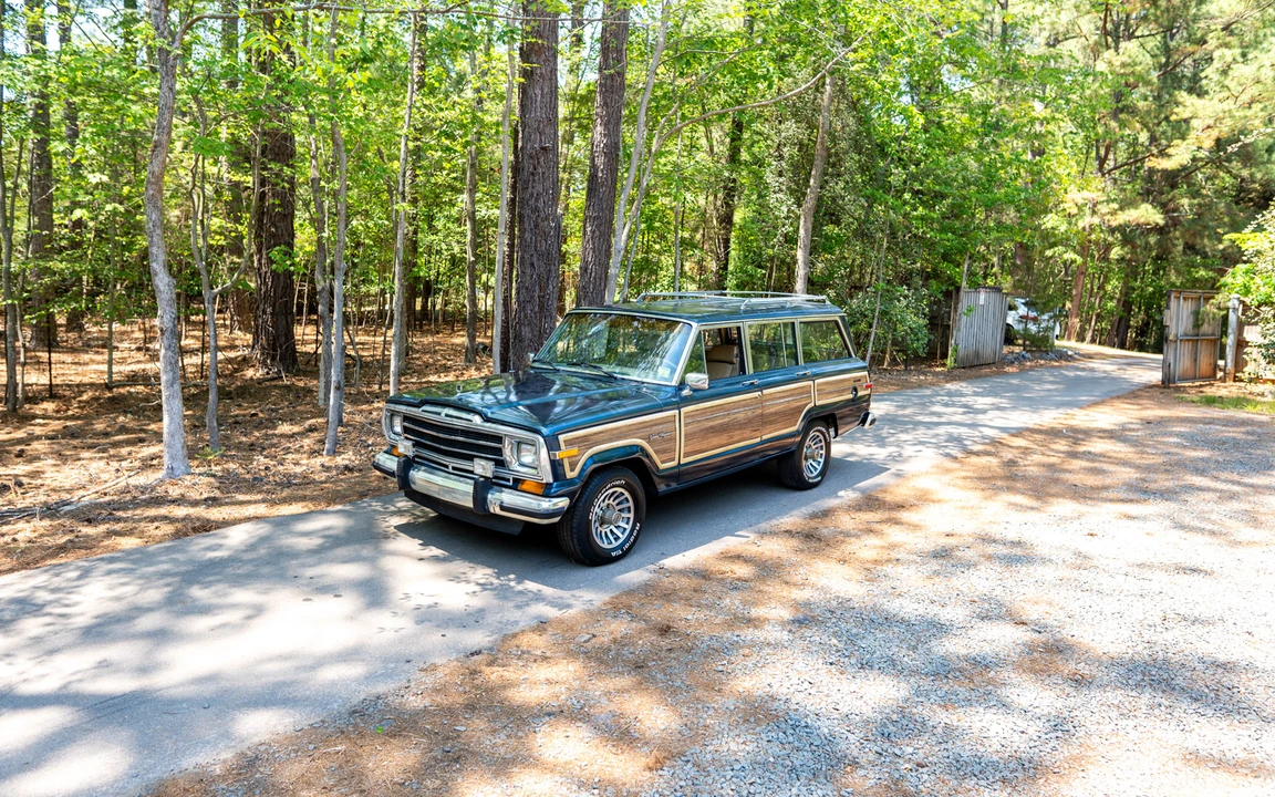 1988 Jeep SJ Grand Wagoneer - Image 5 of 31