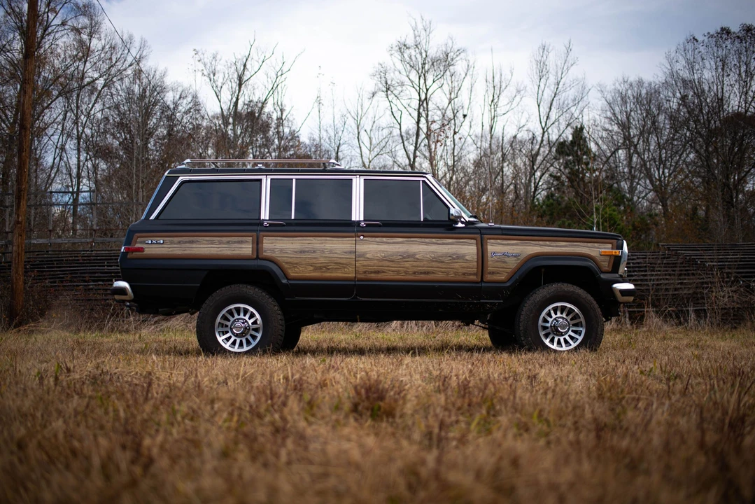1988 Jeep SJ Grand Wagoneer - Image 9 of 31