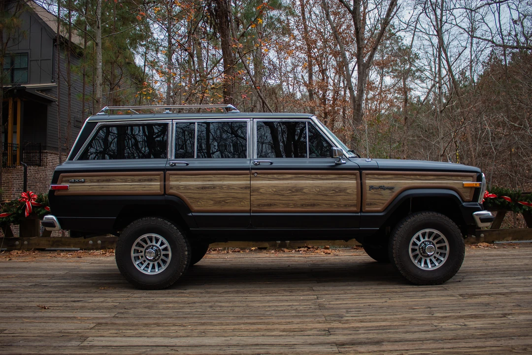 1988 Jeep SJ Grand Wagoneer - Image 10 of 31