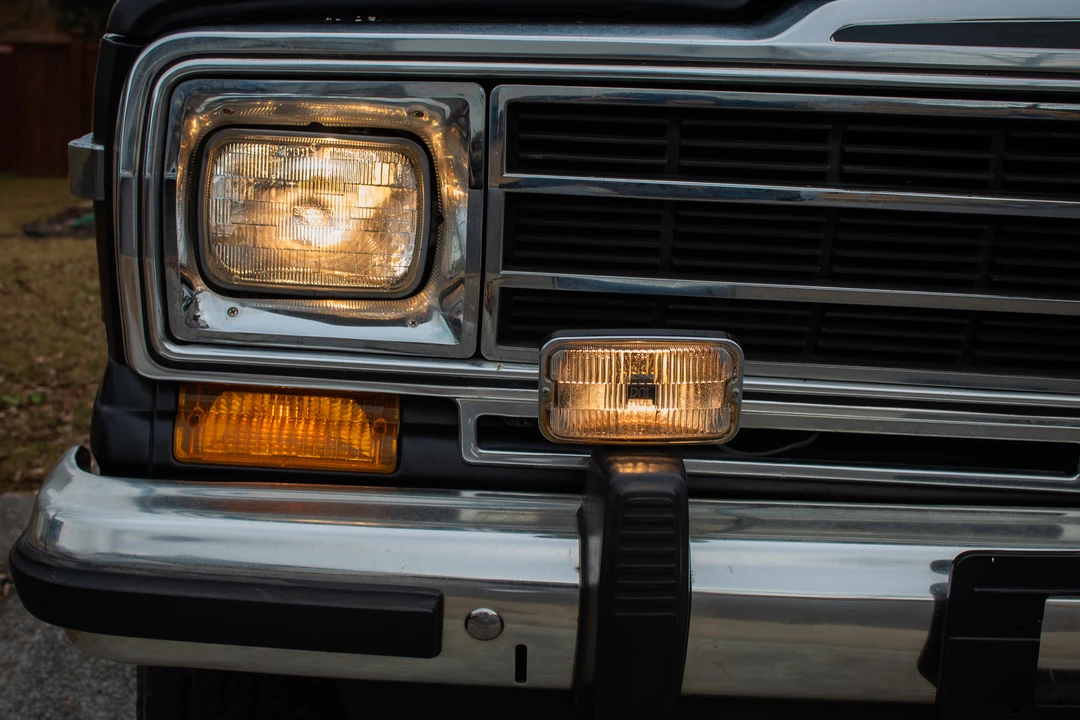 1988 Jeep SJ Grand Wagoneer - Image 18 of 31