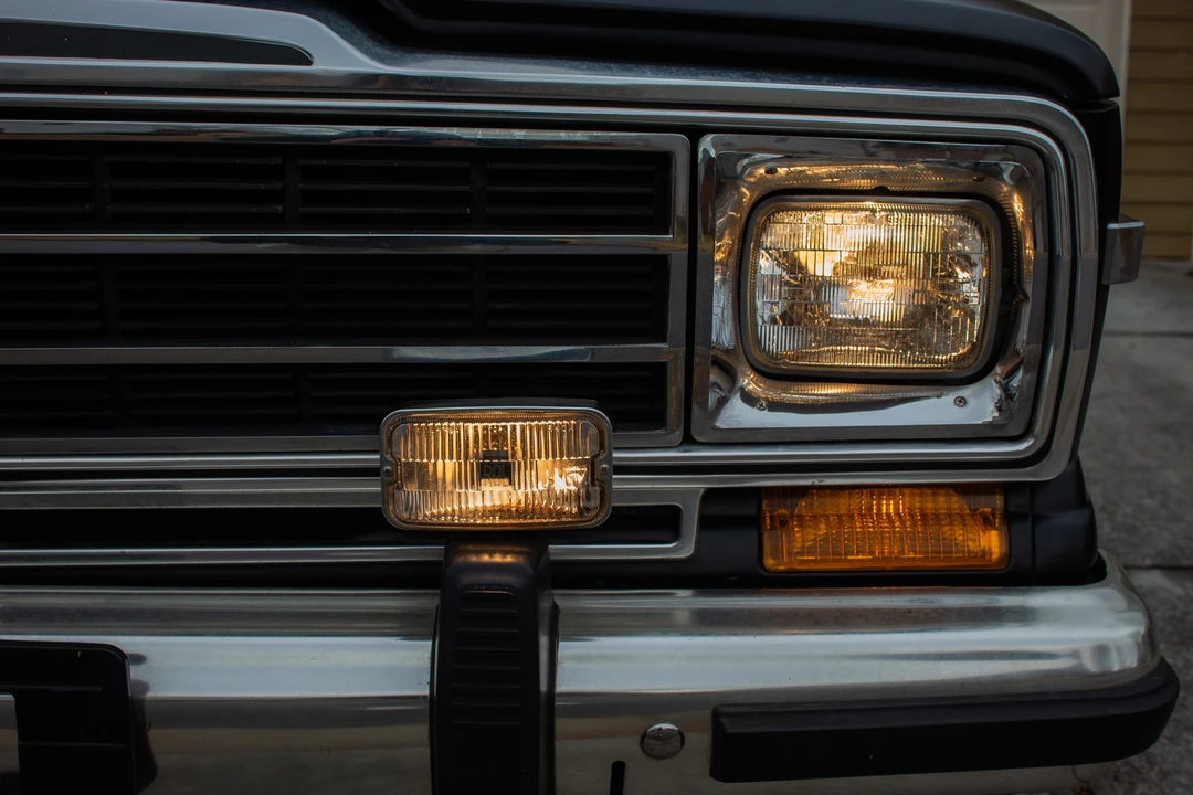 1988 Jeep SJ Grand Wagoneer - Image 19 of 31