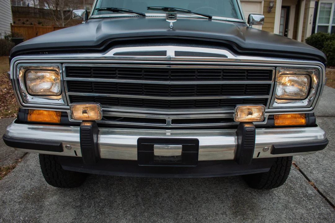 1988 Jeep SJ Grand Wagoneer - Image 16 of 31