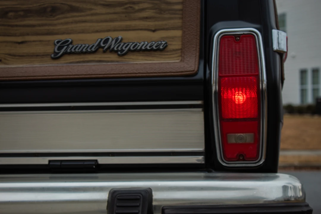 1988 Jeep SJ Grand Wagoneer - Image 20 of 31
