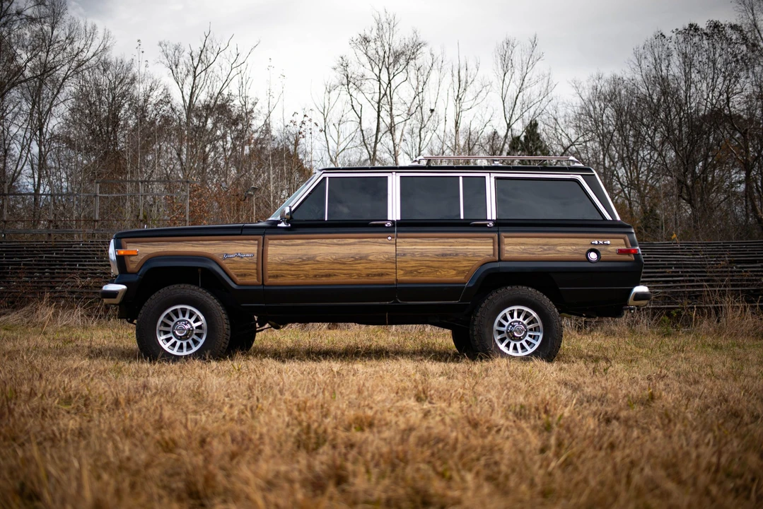 1988 Jeep SJ Grand Wagoneer - Image 4 of 31