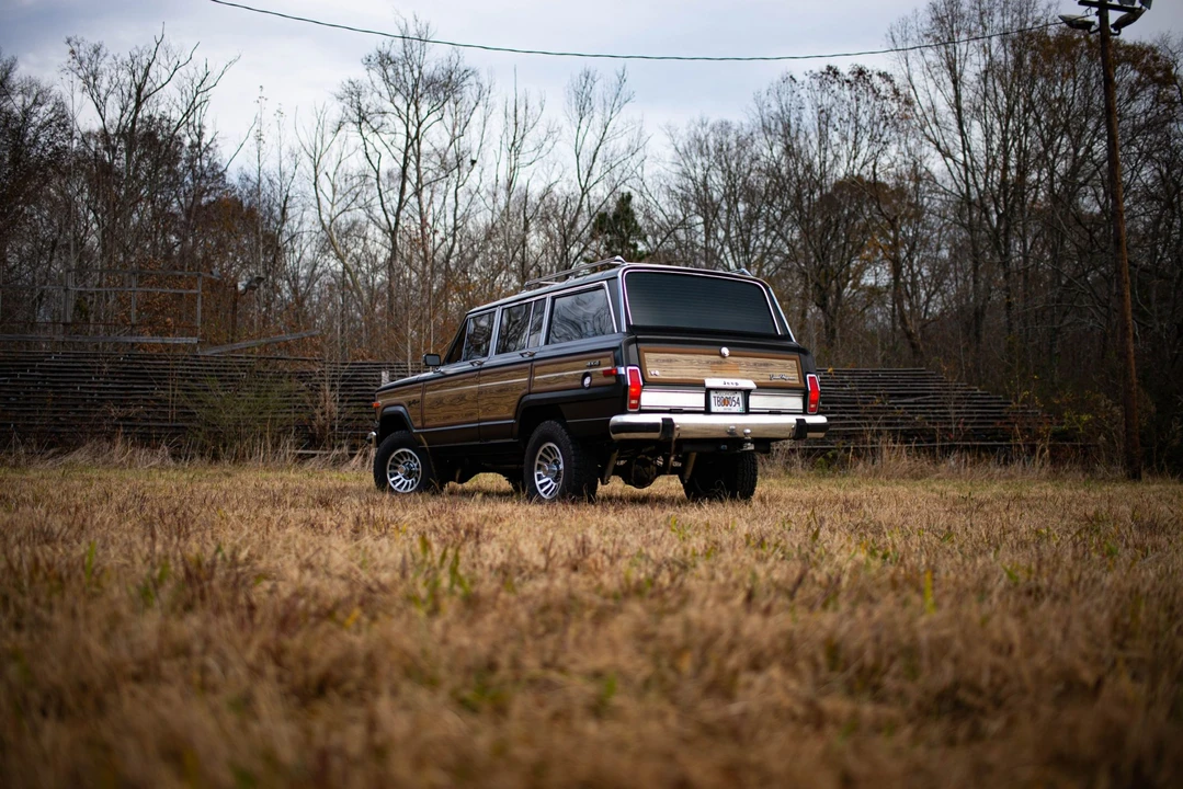 1988 Jeep SJ Grand Wagoneer - Image 14 of 31