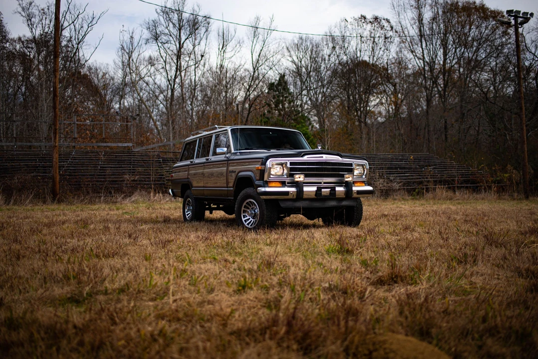 1988 Jeep SJ Grand Wagoneer - Image 11 of 31